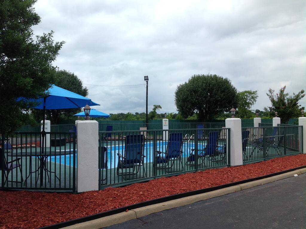 Hallmarc Inn & Suites Of West Memphis Exterior photo