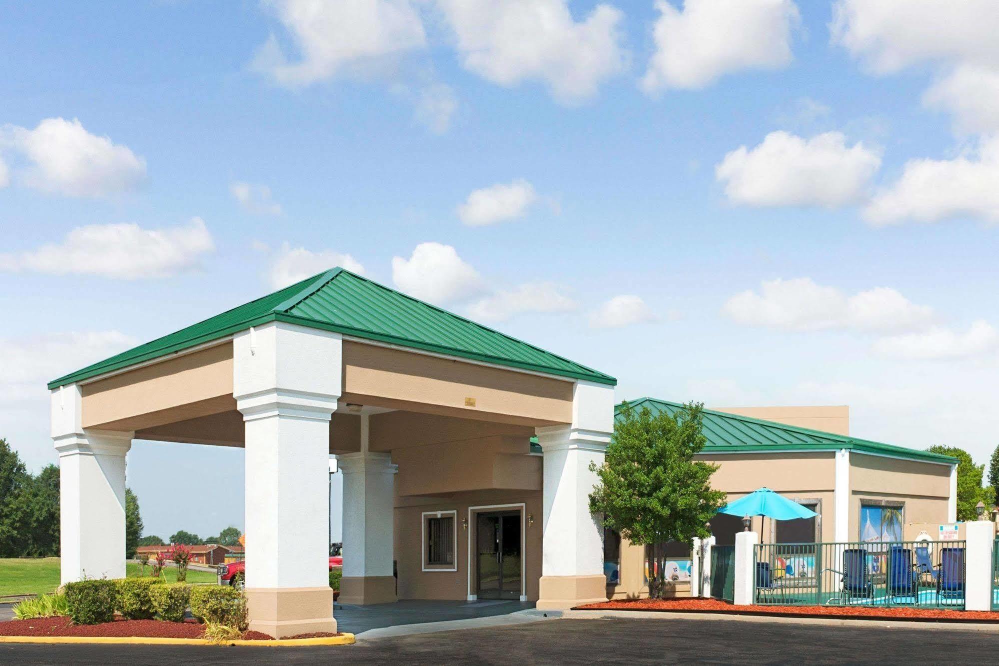 Hallmarc Inn & Suites Of West Memphis Exterior photo