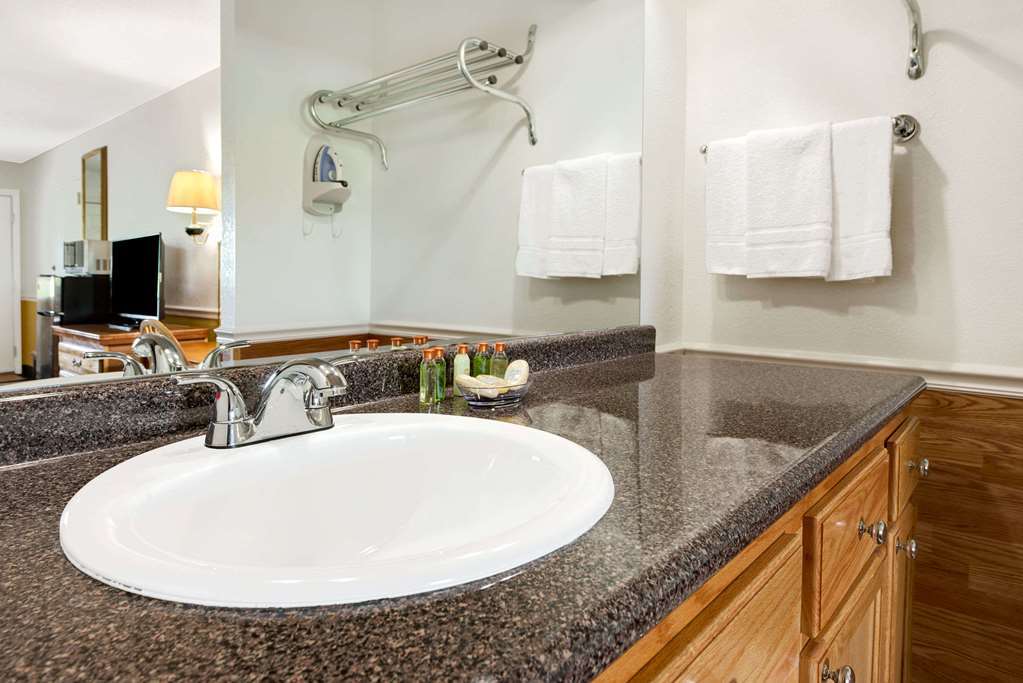 Hallmarc Inn & Suites Of West Memphis Room photo